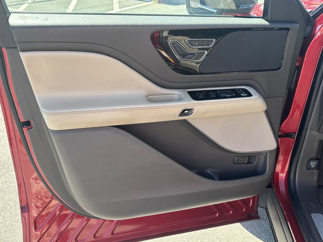Used 2021 Lincoln Aviator 2WD w/ Elements Package image 17