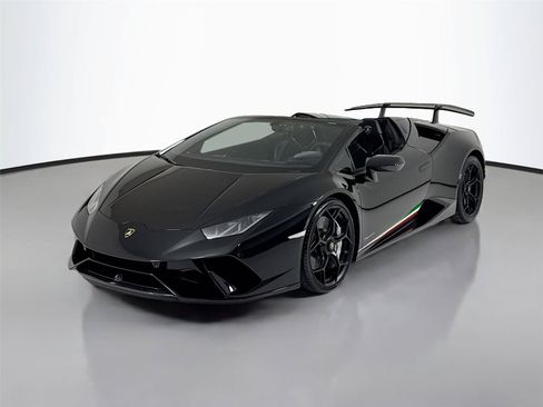 Used 2018 Lamborghini Huracan Performante AWD/4WD image 10