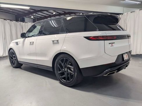 Used 2024 Land Rover Range Rover Sport SE AWD/4WD image 4