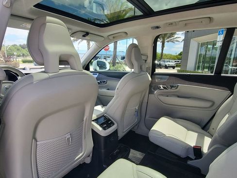 Used 2021 Volvo XC90 T8 Inscription w/ Lounge Package AWD/4WD image 17
