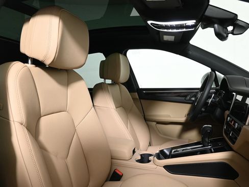 Used 2026 Porsche Macan S AWD/4WD image 40