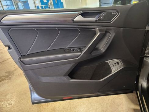 Used 2022 Volkswagen Tiguan SEL R-Line image 10