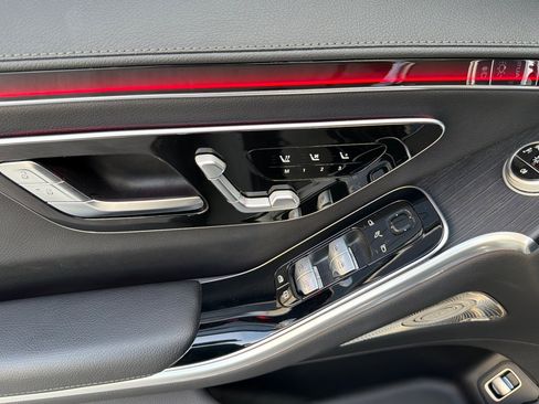 Used 2022 Mercedes-Benz S 580 4MATIC Sedan w/ AMG Line Package image 10