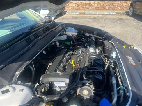 Used 2018 Ford Fusion SE FWD image 11