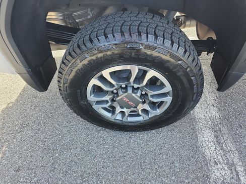 Used 2024 GMC Sierra 2500 SLT w/ SLT Convenience Package image 7