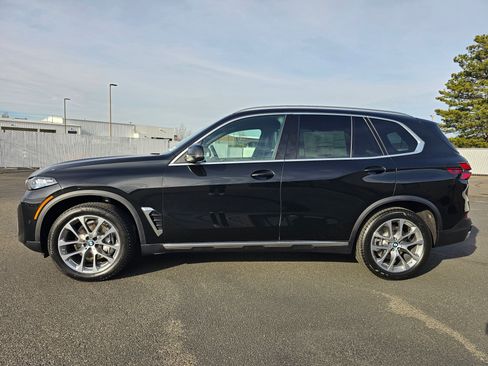 New 2026 BMW X5 xDrive40i w/ Executive Package image 3
