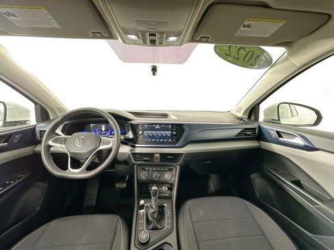 Used 2022 Volkswagen Taos SE image 3