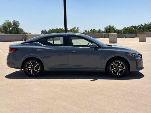 Used 2025 Nissan Sentra SV FWD image 9
