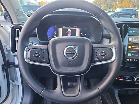 Used 2025 Volvo XC40 B5 Plus w/ Protection Package Premier image 24