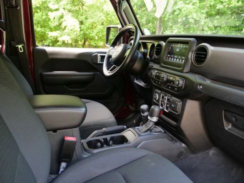 Used 2022 Jeep Gladiator Sport AWD/4WD image 36