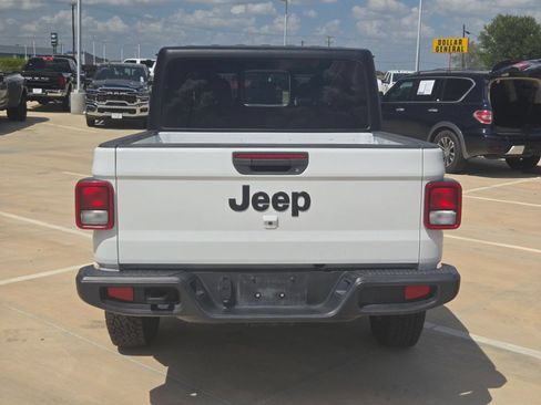 Used 2023 Jeep Gladiator Sport AWD/4WD image 5