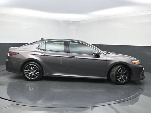 Used 2021 Toyota Camry XLE FWD image 2