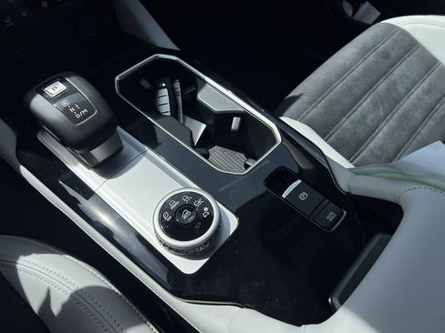 New 2025 Mitsubishi Outlander SE image 26