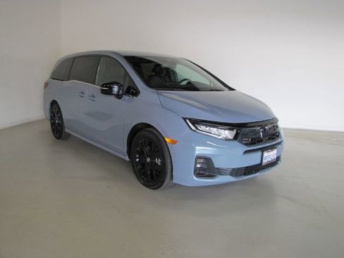 Certified 2025 Honda Odyssey Sport-L image 3