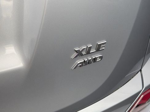 Used 2018 Toyota RAV4 XLE image 25