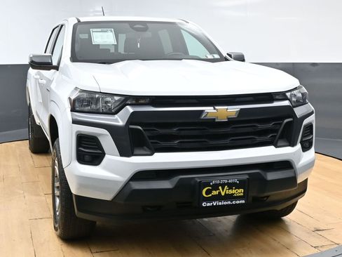 Used 2024 Chevrolet Colorado LT w/ LT Convenience Package AWD/4WD image 5