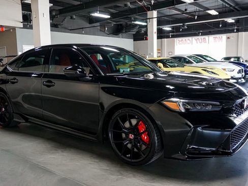 Used 2025 Honda Civic Type R image 32