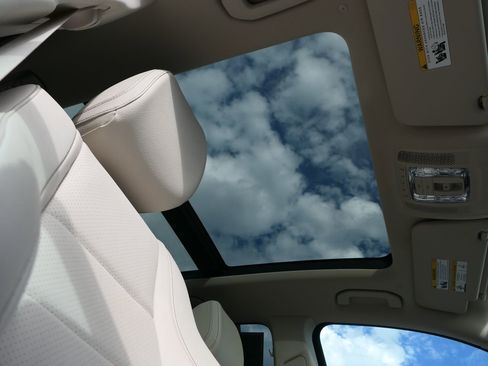 Used 2024 Mercedes-Benz GLE 450 4MATIC image 35