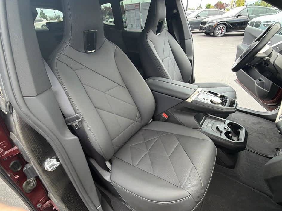 Used 2024 BMW iX xDrive50 w/ Sport Package AWD/4WD image 29