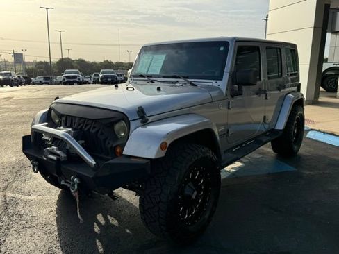 Used 2013 Jeep Wrangler Unlimited Sahara w/ Connectivity Group AWD/4WD image 5