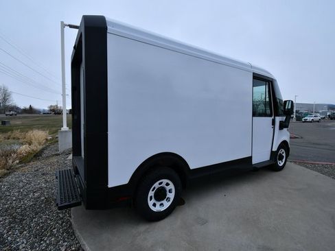 New 2025 Chevrolet Brightdrop 400 w/ Power Door Package image 10