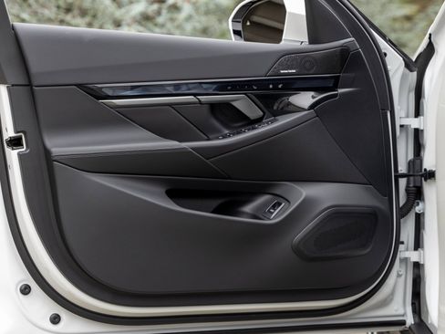 Used 2025 BMW i5 xDrive40 w/ Premium Package image 22