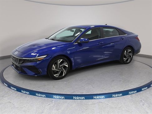 Used 2024 Hyundai Elantra Limited image 3