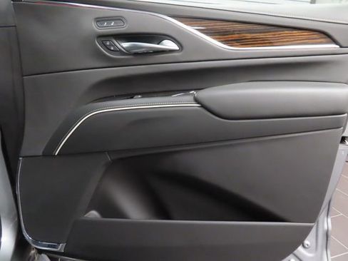 Used 2023 Cadillac Escalade Luxury image 14