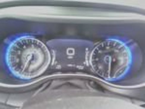 Used 2024 Chrysler Pacifica Touring-L FWD image 19