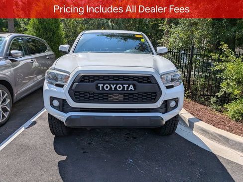 Used 2019 Toyota Tacoma TRD Off-Road AWD/4WD image 2