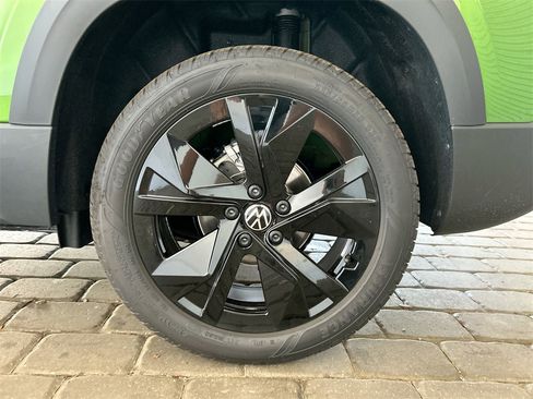 New 2026 Volkswagen Taos SE image 48