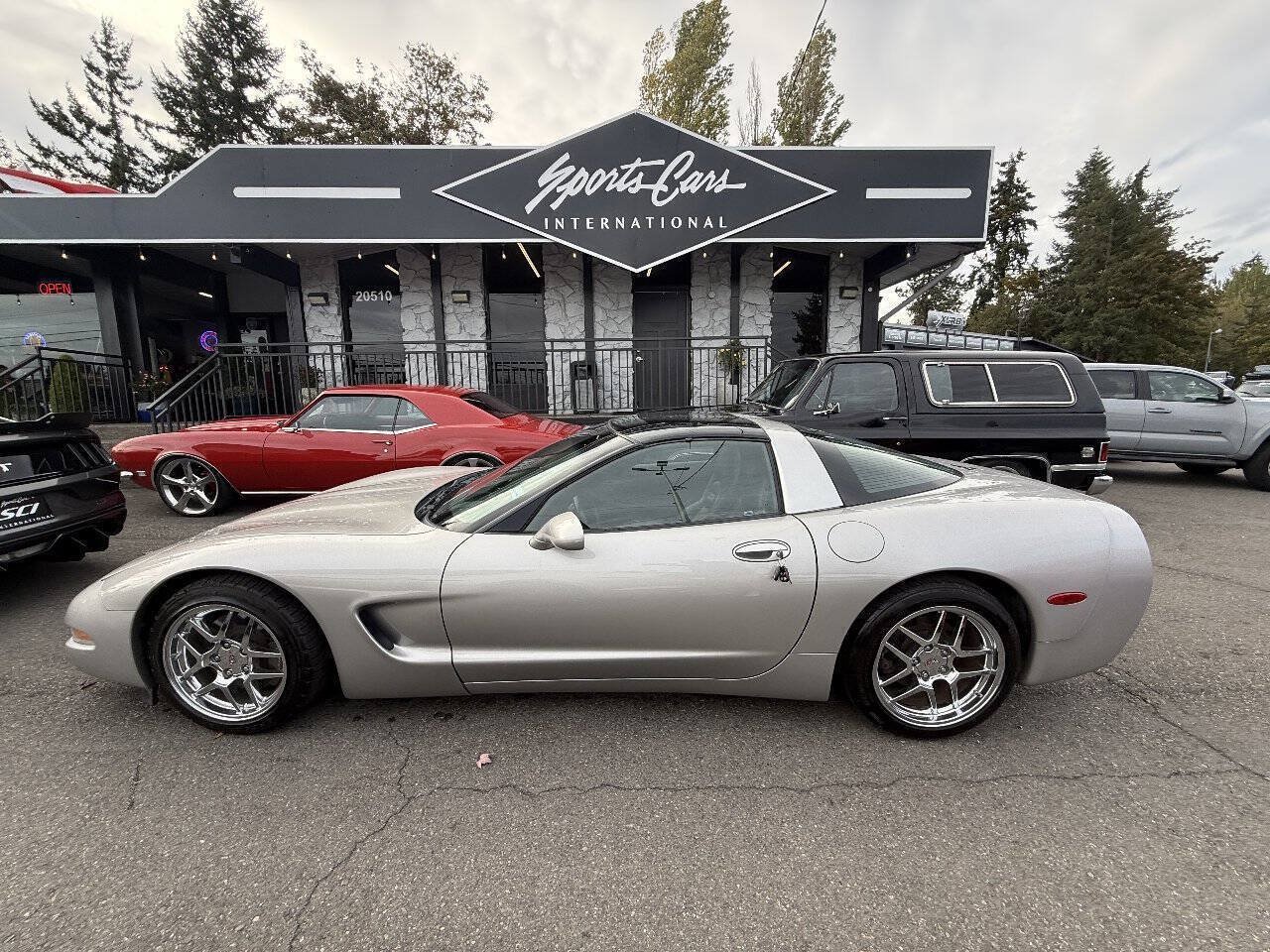 Used 2004 Chevrolet Corvette Coupe w/ Roof Package RWD image 2