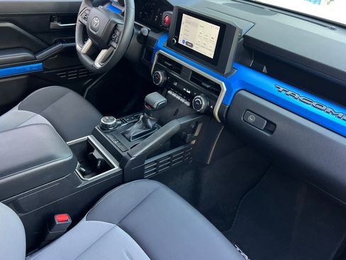 Used 2025 Toyota Tacoma TRD Off-Road AWD/4WD image 17