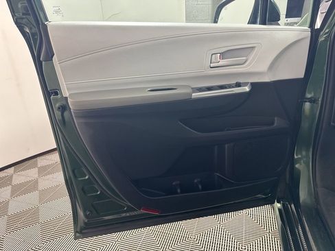 Used 2025 Toyota Sienna LE image 14