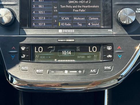 Used 2014 Toyota Avalon Limited FWD image 12