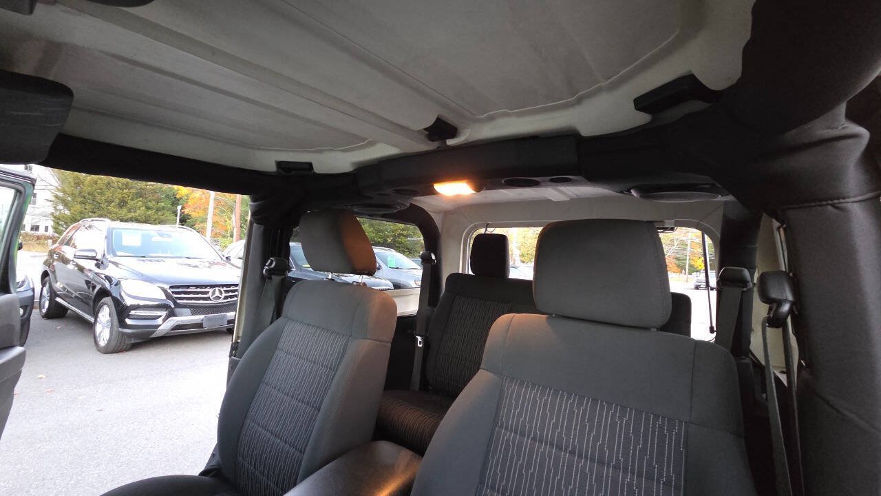 Used 2012 Jeep Wrangler Sahara w/ Dual Top Group AWD/4WD image 30