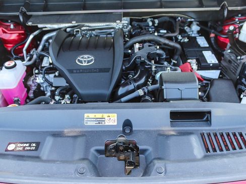 Used 2024 Toyota Highlander XSE FWD image 27