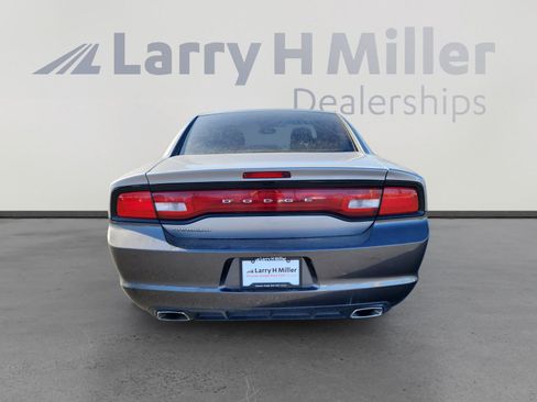 Used 2013 Dodge Charger SE image 4