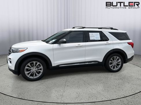 Certified 2022 Ford Explorer XLT w/ Equipment Group 202A RWD image 3