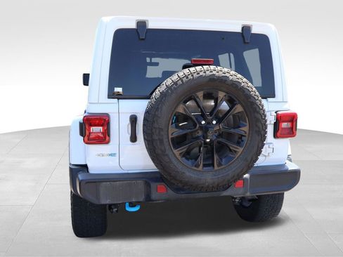 Used 2022 Jeep Wrangler Unlimited Sahara w/ Cold Weather Group AWD/4WD image 8