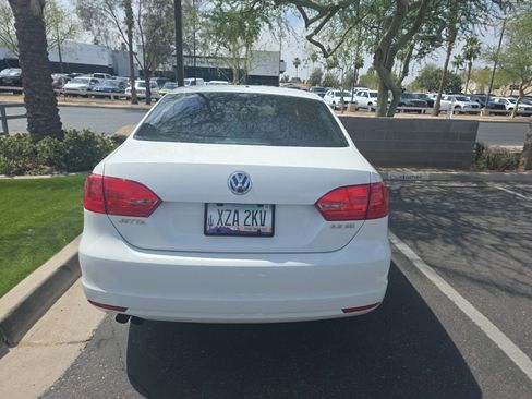 Used 2013 Volkswagen Jetta SE FWD image 4