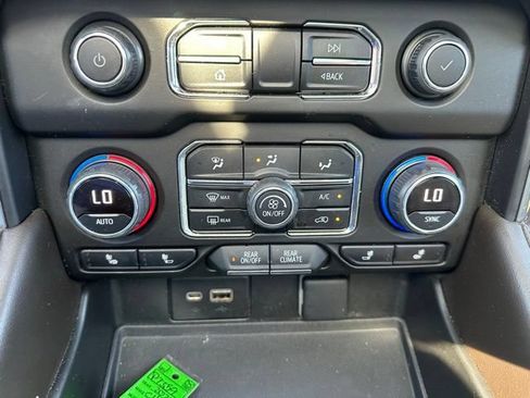 Used 2022 Chevrolet Tahoe LT w/ Luxury Package AWD/4WD image 37