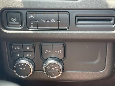 Used 2023 GMC Yukon SLE AWD/4WD image 29