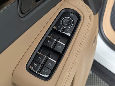 New 2026 Porsche Macan image 27