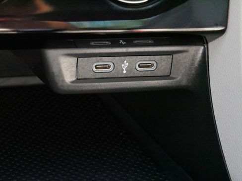 Used 2023 Volkswagen Jetta SE FWD image 29