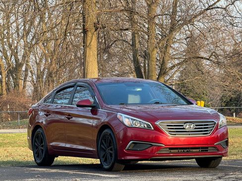 Used 2016 Hyundai Sonata SE FWD image 2