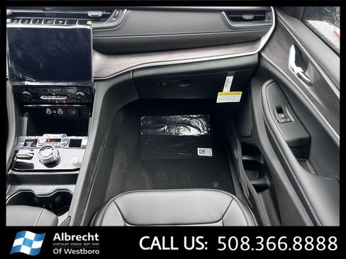 New 2025 Jeep Grand Cherokee Limited image 17