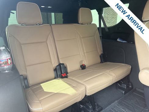 Used 2022 Chevrolet Suburban Premier AWD/4WD image 12