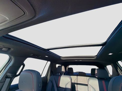 Used 2024 Chevrolet Traverse RS image 20