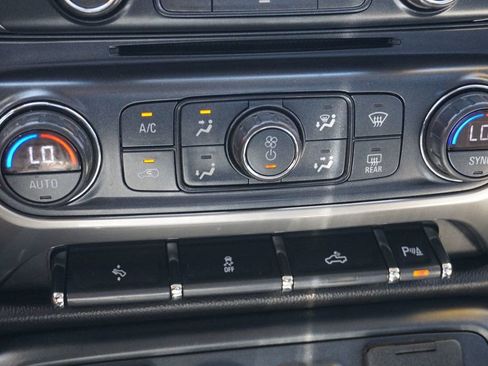 Used 2018 Chevrolet Silverado 1500 LT w/ Texas Edition image 29